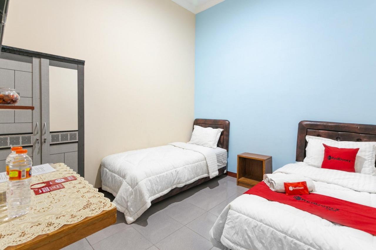 RedDoorz Syariah @ Sakinah Guesthouse Sragen Luaran gambar